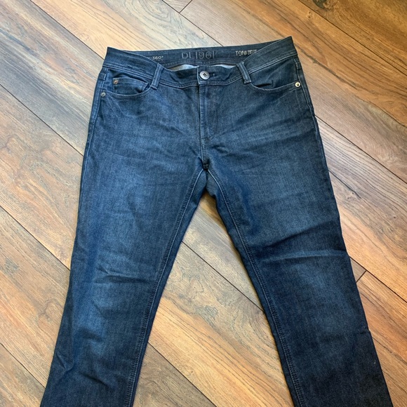 DL1961 Toni Cropped Denim - Picture 2 of 4